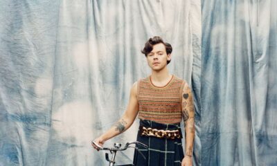 Harry Styles è il primo uomo (in abiti da donna) su Vogue: scoppia la polemica