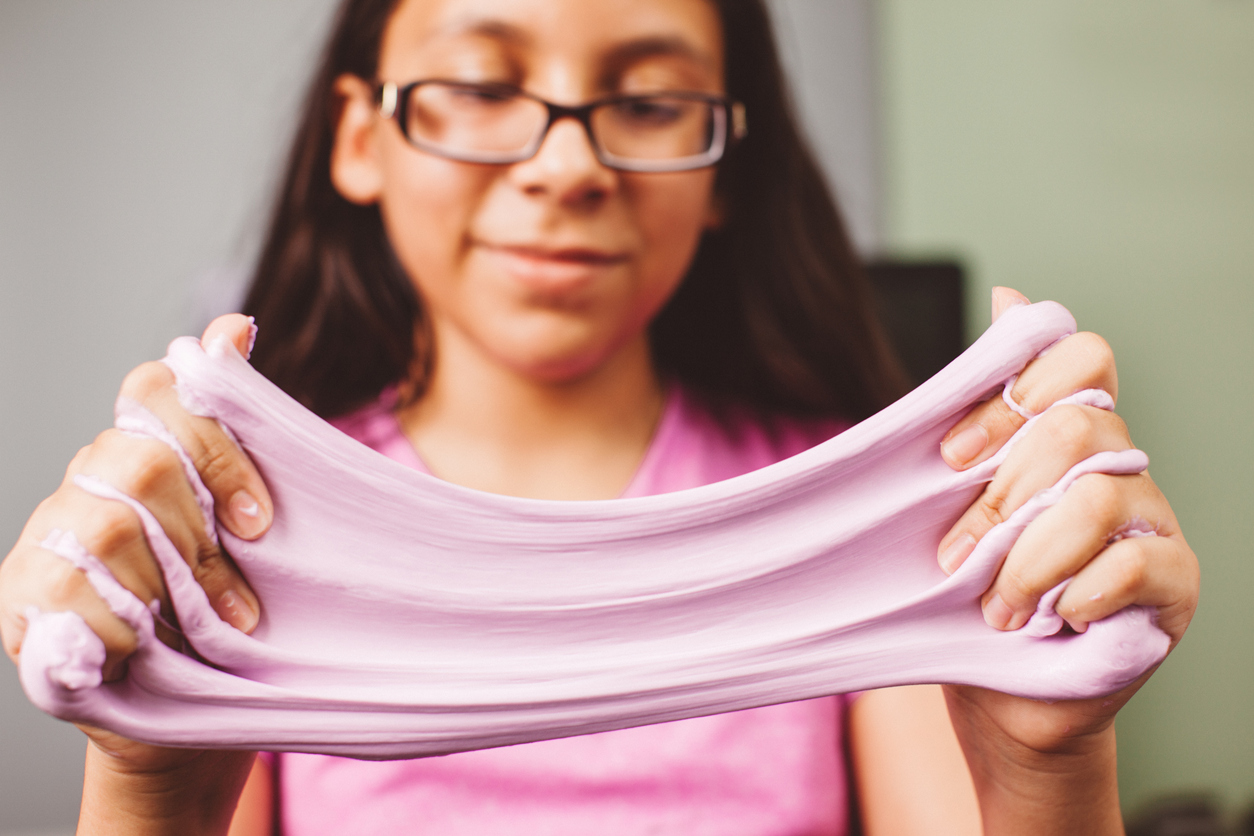 Come fare lo slime in casa con pochi ingredienti (per la tua felicità)