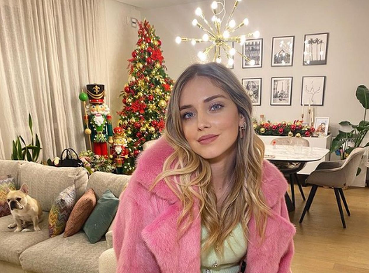 Chiara Ferragni: la foto sexy con il reggiseno troppo stretto scatena le critiche