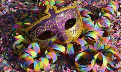 Maschere di Carnevale per bambini con piatti di carta