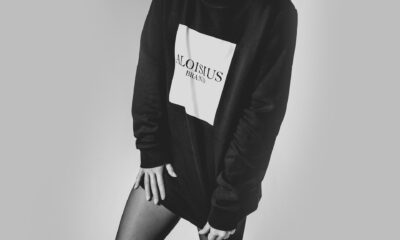 indossare una felpa oversize