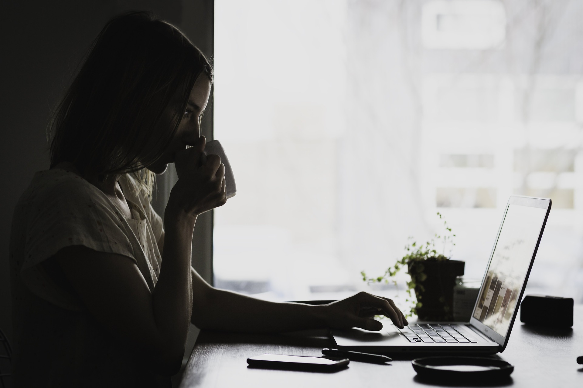 Come vestirsi per una videoconferenza? 3 consigli infallibili