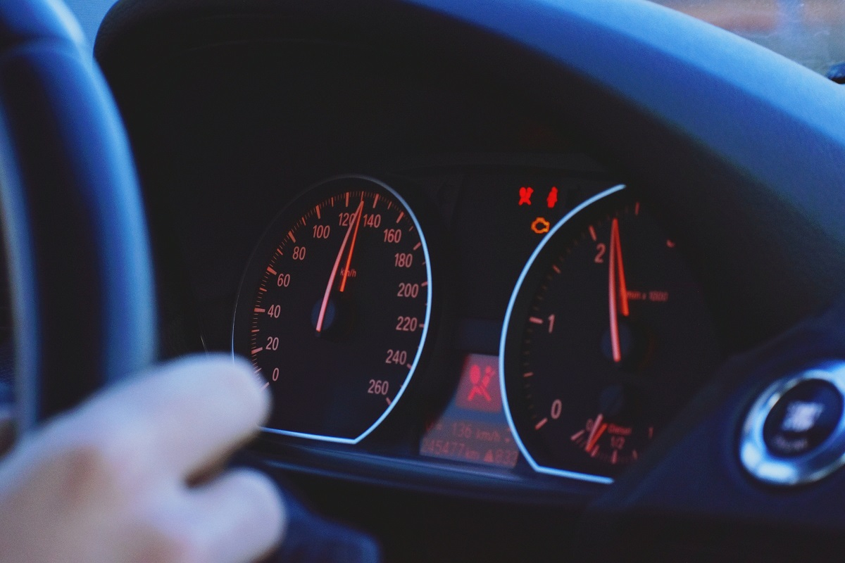 Come riconoscere le spie dell'auto