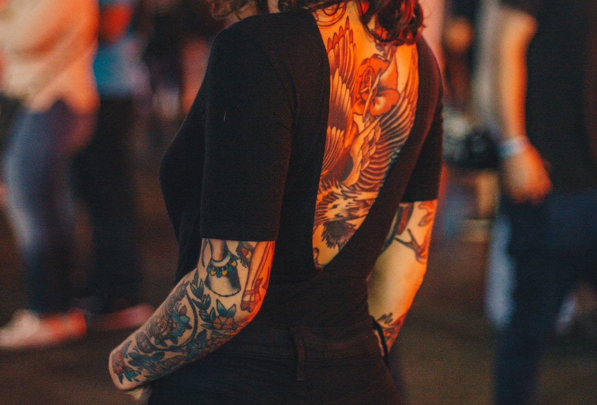 Tatuaggi per coprire le ustioni sul corpo, la storia di Lali Juárez