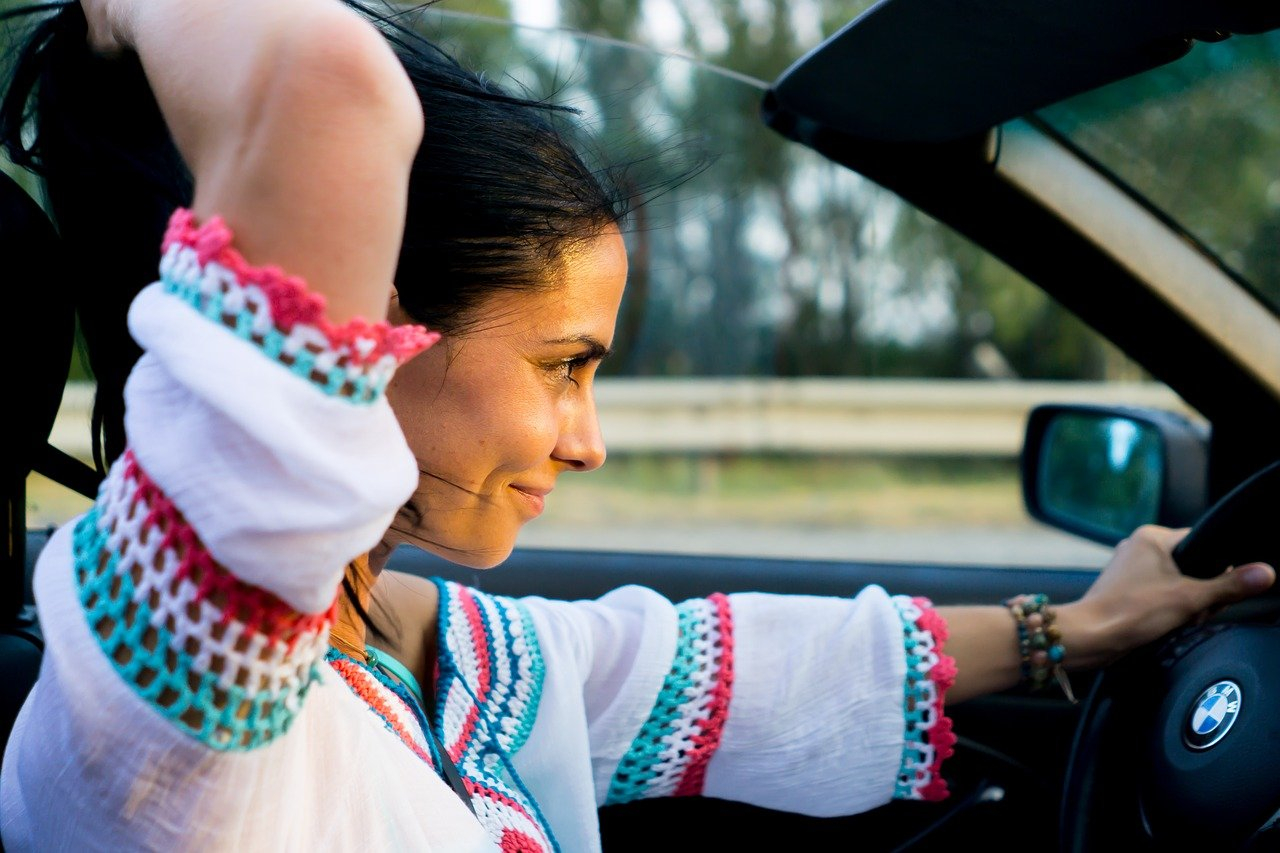 4 cose che ogni donna che guida dovrebbe saper fare