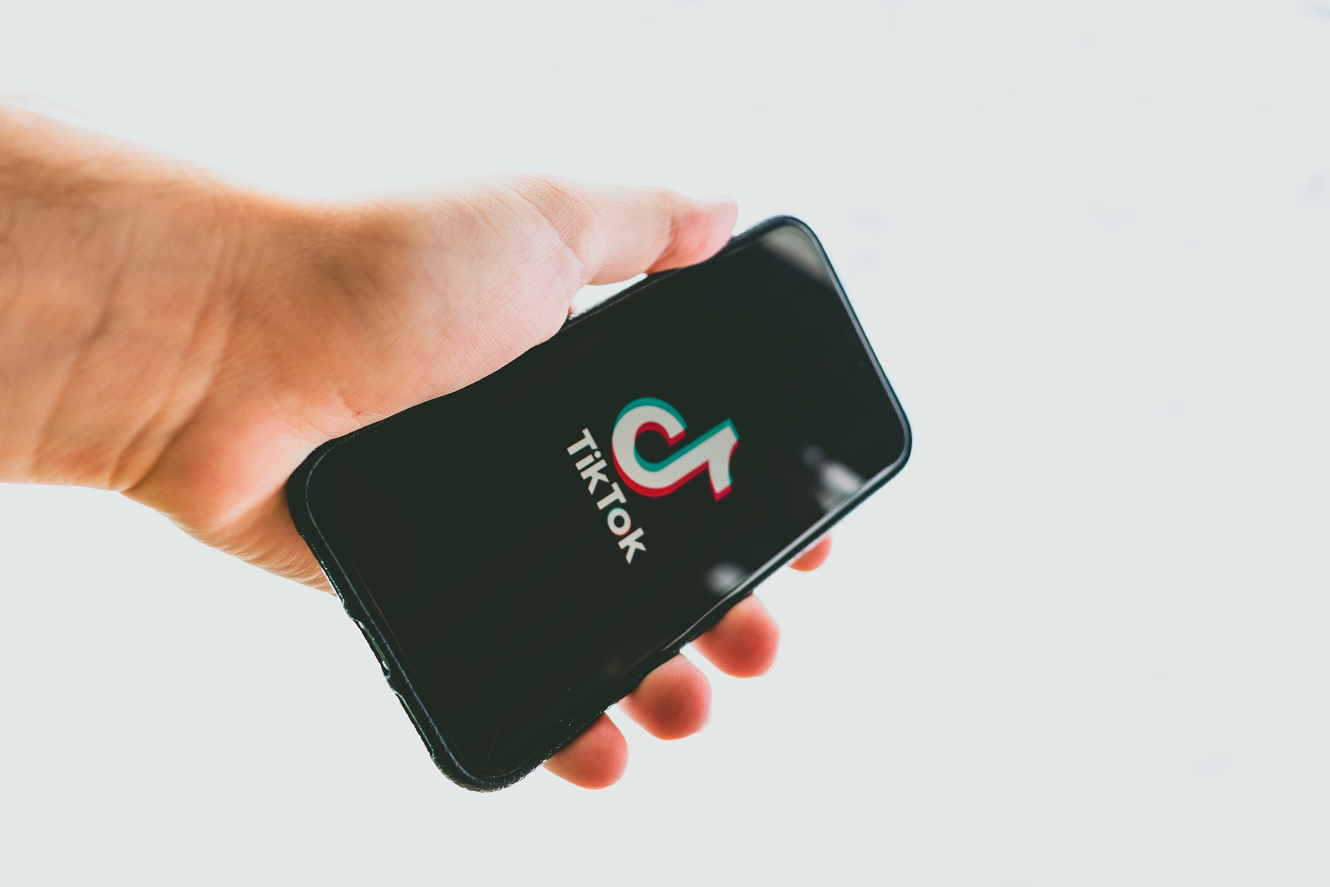 Su Tiktok arrivano le safety call, un&#8217;arma in più contro le situazioni difficili