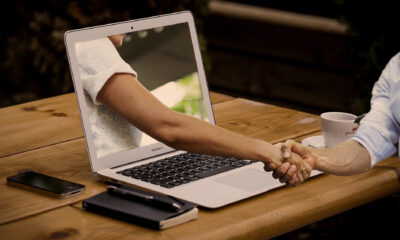 Come vestirsi per un colloquio online