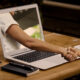 Come vestirsi per un colloquio online
