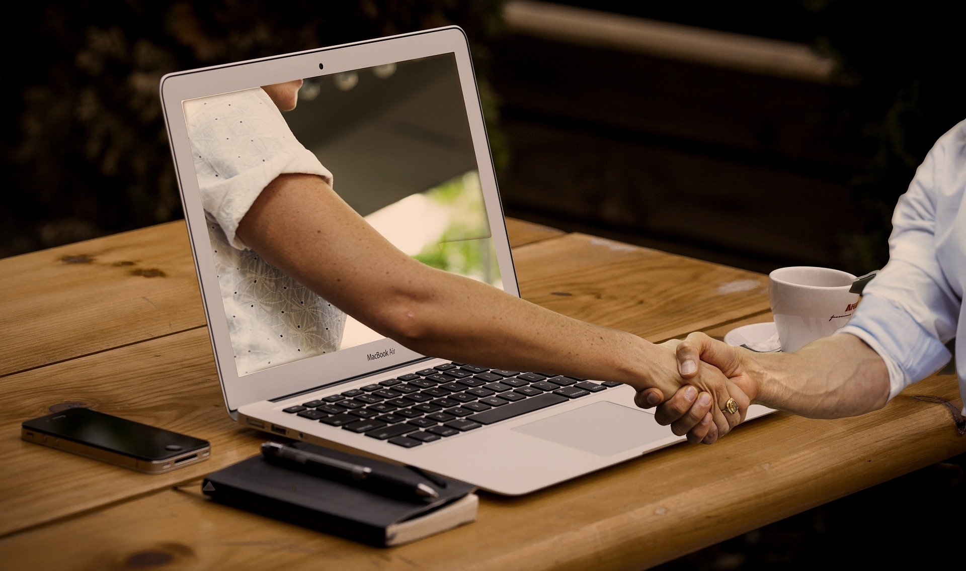 Come vestirsi per un colloquio online