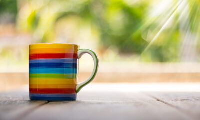 Come fare un arcobaleno liquido con i bambini