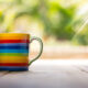 Come fare un arcobaleno liquido con i bambini