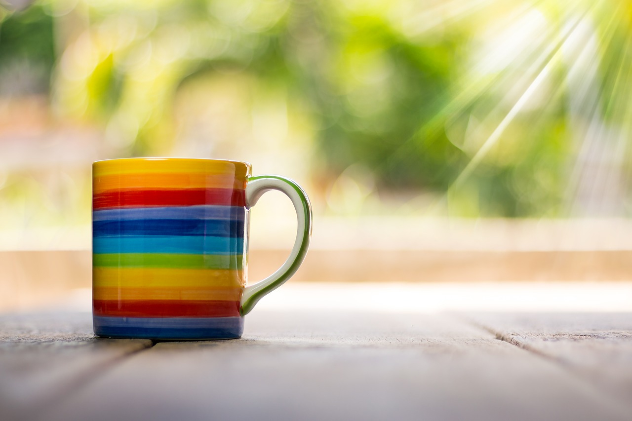 Come fare un arcobaleno liquido con i bambini