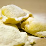 Ravioli ripieni di porcini, fichi confit e ricotta dello chef Massimo Bianchi