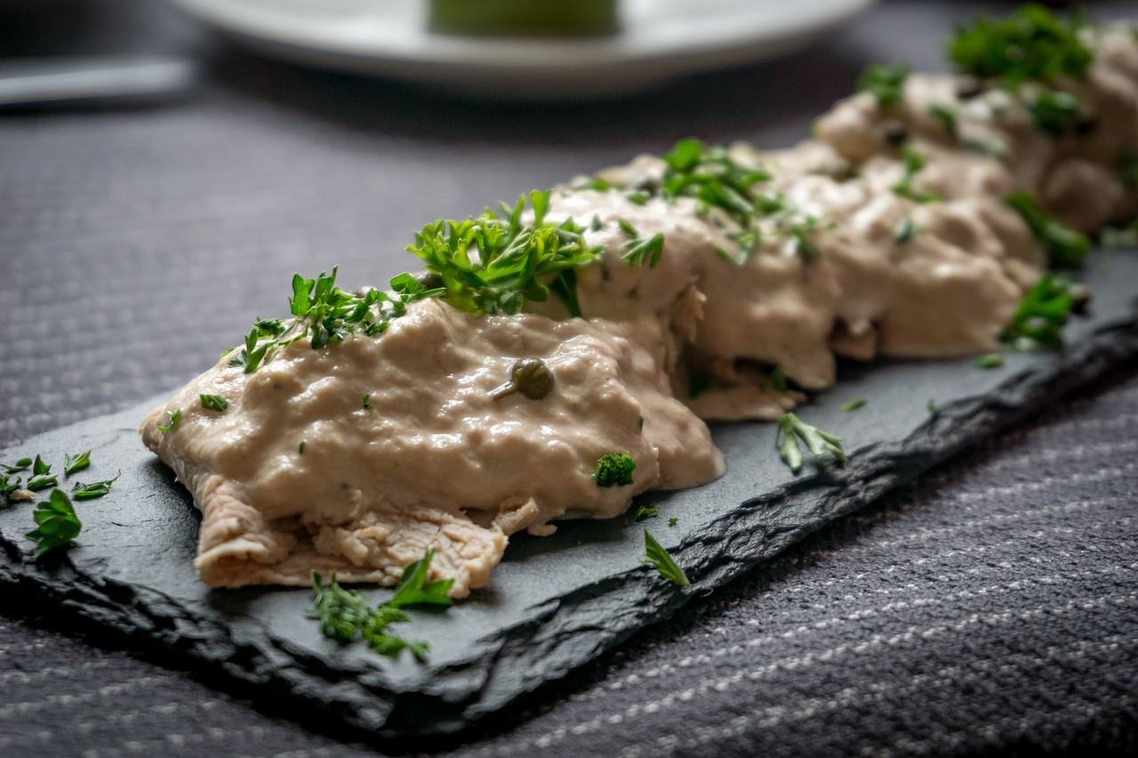 Il vitello tonnato con la ricetta stellata di Ugo Alciati