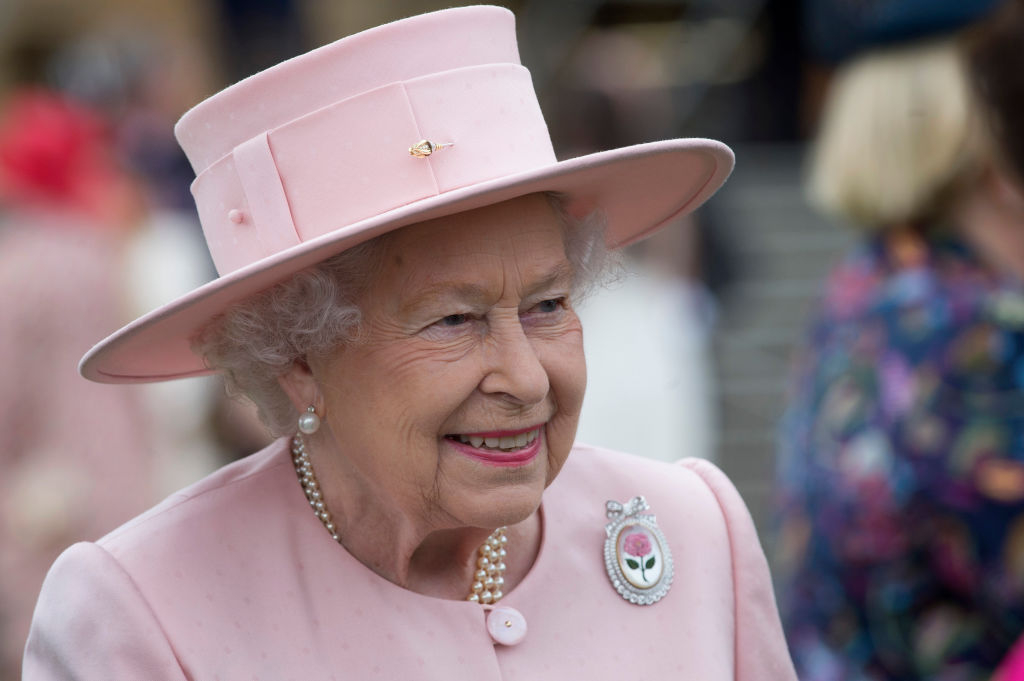 La regina Elisabetta rifiuta premio &#8220;Anziana dell&#8217;anno&#8221;: &#8220;Vecchio è chi si ci sente&#8221;