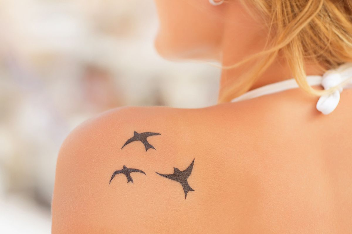 Tatuaggi viaggio, la nuova tendenza dell’estate 2022