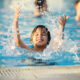 SH_piscina_bambino_gioca_schizzare_acqua