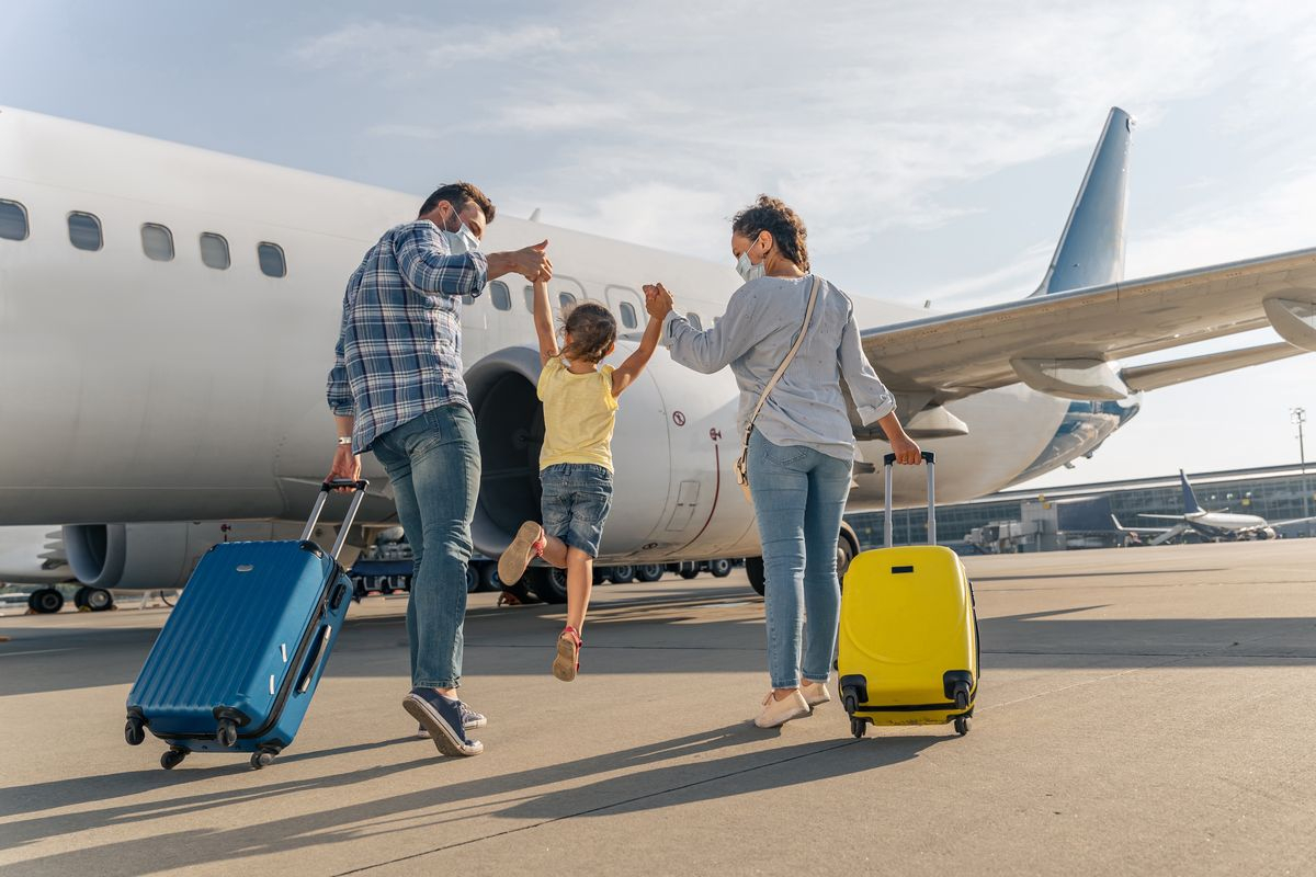 Cosa mettere in valigia quando si viaggia con i bambini: consigli utili per una vacanza serena