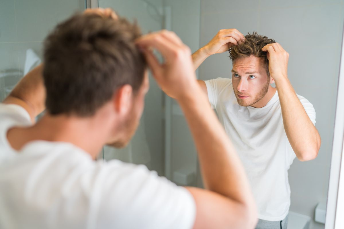 Tagli capelli uomo estate 2022: quali consigliare al proprio partner