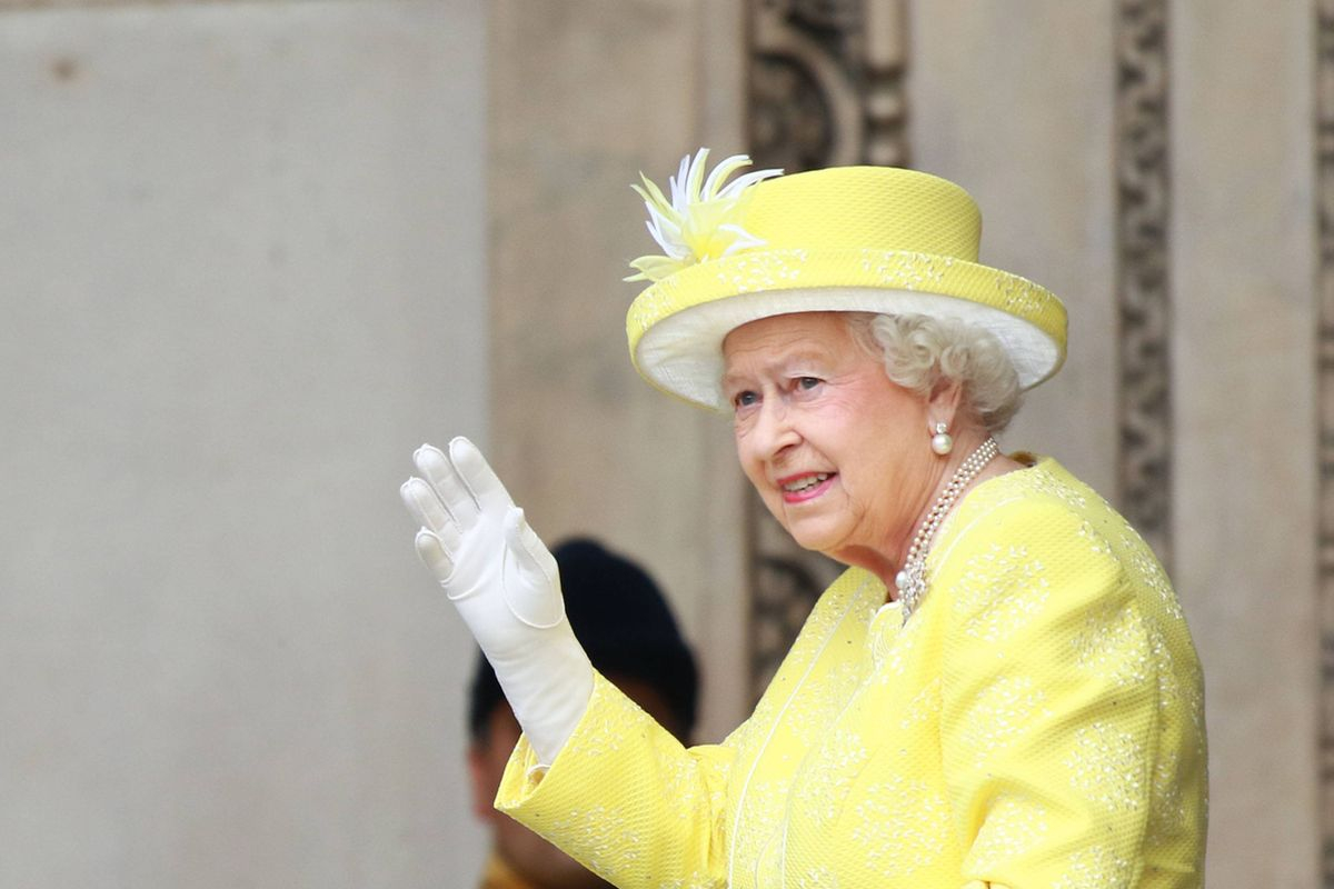 La sosia della Regina Elisabetta dice basta: Mary Reynolds abbandona la scena