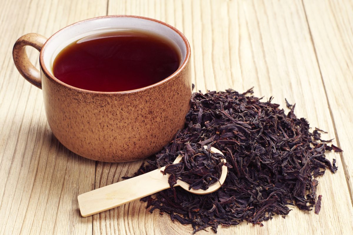 Tè nero, benefici e utilizzi per corpo e bellezza