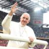 Papa Francesco dimesso dal Gemelli: il video con i fedeli e l’annuncio per la Domenica delle Palme
