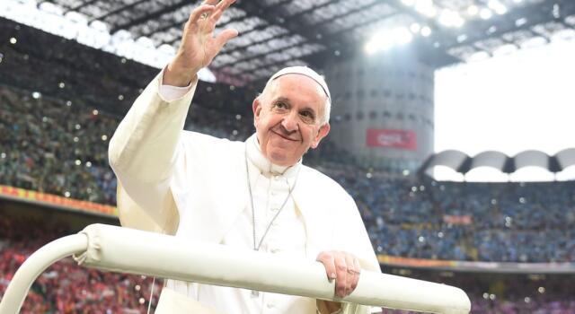 Papa Francesco dimesso dal Gemelli: il video con i fedeli e l&#8217;annuncio per la Domenica delle Palme