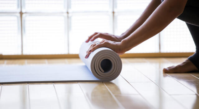 Shirshasana, i benefici della posizione dello yoga e come farla