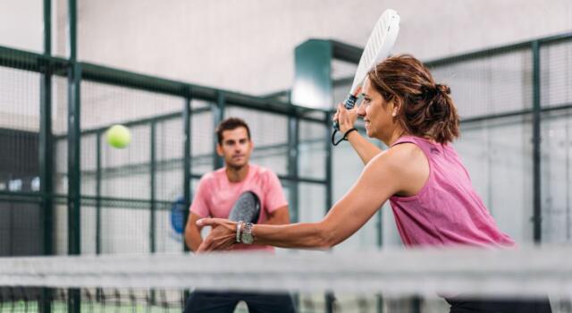 Padel, perché piace così tanto anche alle donne: i benefici per i fisico