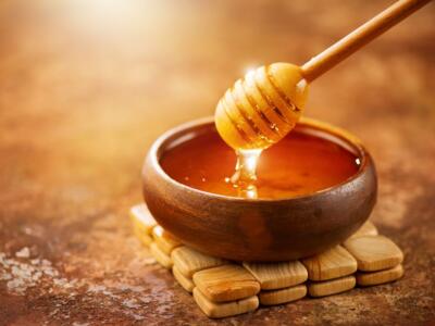 Le proprietà del miele: tabella nutrizionale e calorie