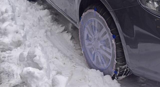 Guidare l&#8217;auto con la neve: 3 consigli da non sottovalutare