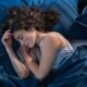 ragazza dorme dormire sonno sognare
