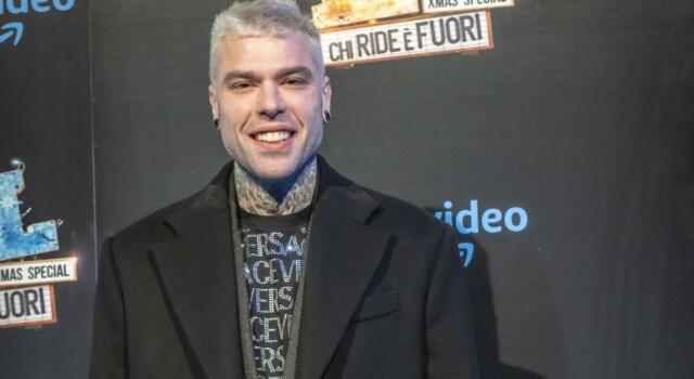 Fedez a Sanremo contro viceministro Bignami e Codacons. Poi l&#8217;omaggio a Vialli