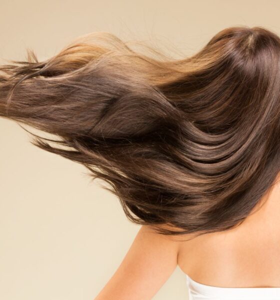 donna capelli lunghi lisci chioma