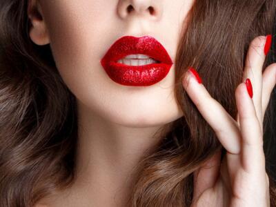 Lipstick effect, il ‘trend’ del rossetto che mette in crisi i mercati
