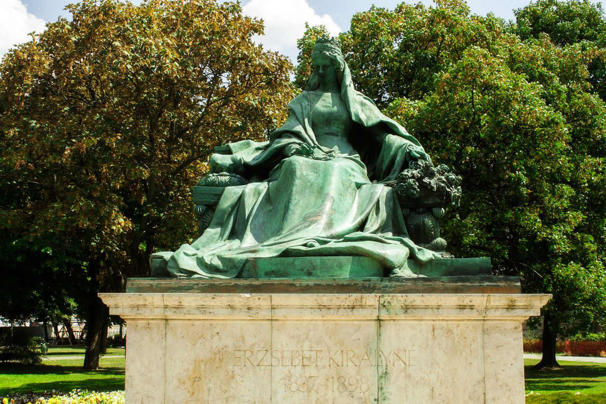Sissi 2 statua regina Elisabetta