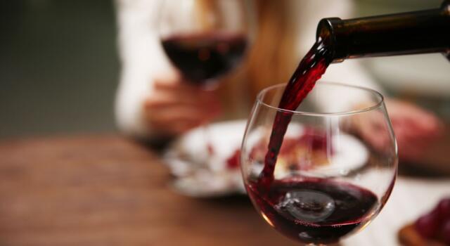 Antonella Viola: &#8220;Vino fa male. Chi beve ha il cervello più piccolo&#8221;