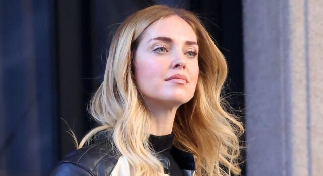 Chiara Ferragni, il vestito manifesto con la scritta &#8216;Pensati libera&#8217;: il significato