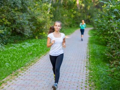 Camminare per restare in forma: quanti passi al giorno servono?