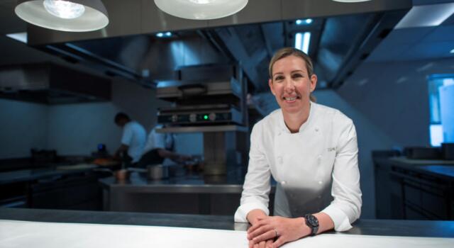 Clare Smyth, chi è la chef donna britannica e quanto costa mangiare al suo ristorante