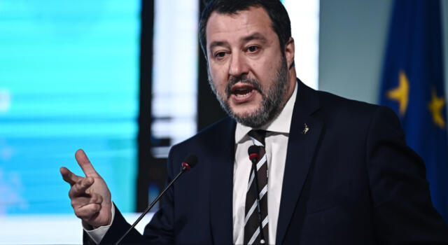 Matteo Salvini, festa per il compleanno e karaoke con Giorgia Meloni: il video
