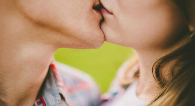 Giornata internazionale del bacio: immagini e frasi da mandare