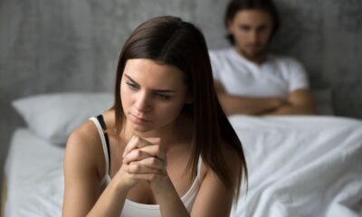 ragazza triste litigio coppia