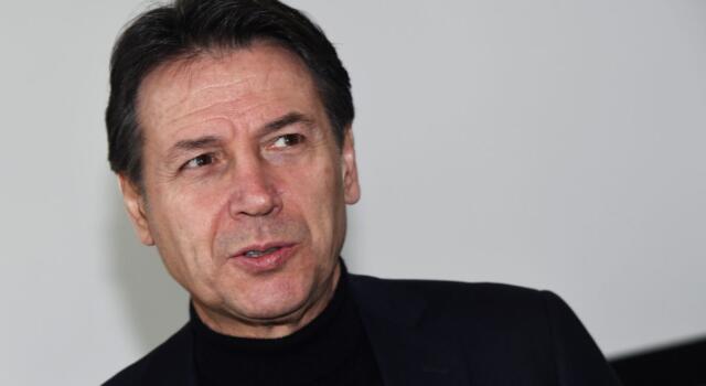 Giuseppe Conte aggredito da un no vax: il video