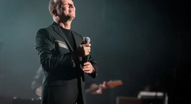 Gigi D&#8217;Alessio, tour estate 2023: la scaletta dei concerti e le date