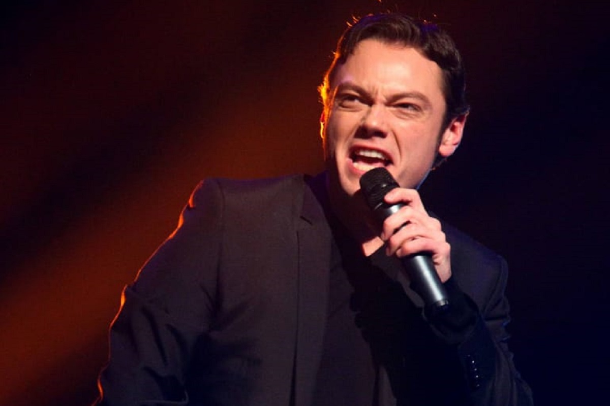 Tiziano Ferro, di cosa parla il libro La felicità al principio: è il suo primo romanzo