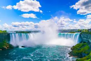 Perché le cascate del Niagara non si ghiacciano mai?