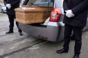 Cos’è il funerale con rito laico scelto per l’ultimo saluto all’ex presidente Napolitano