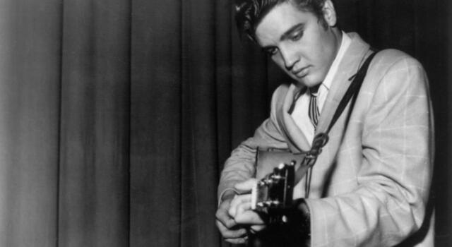 Elvis Presley, il primo anello marchiato TBC è stato battuto all&#8217;asta: la cifra è folle