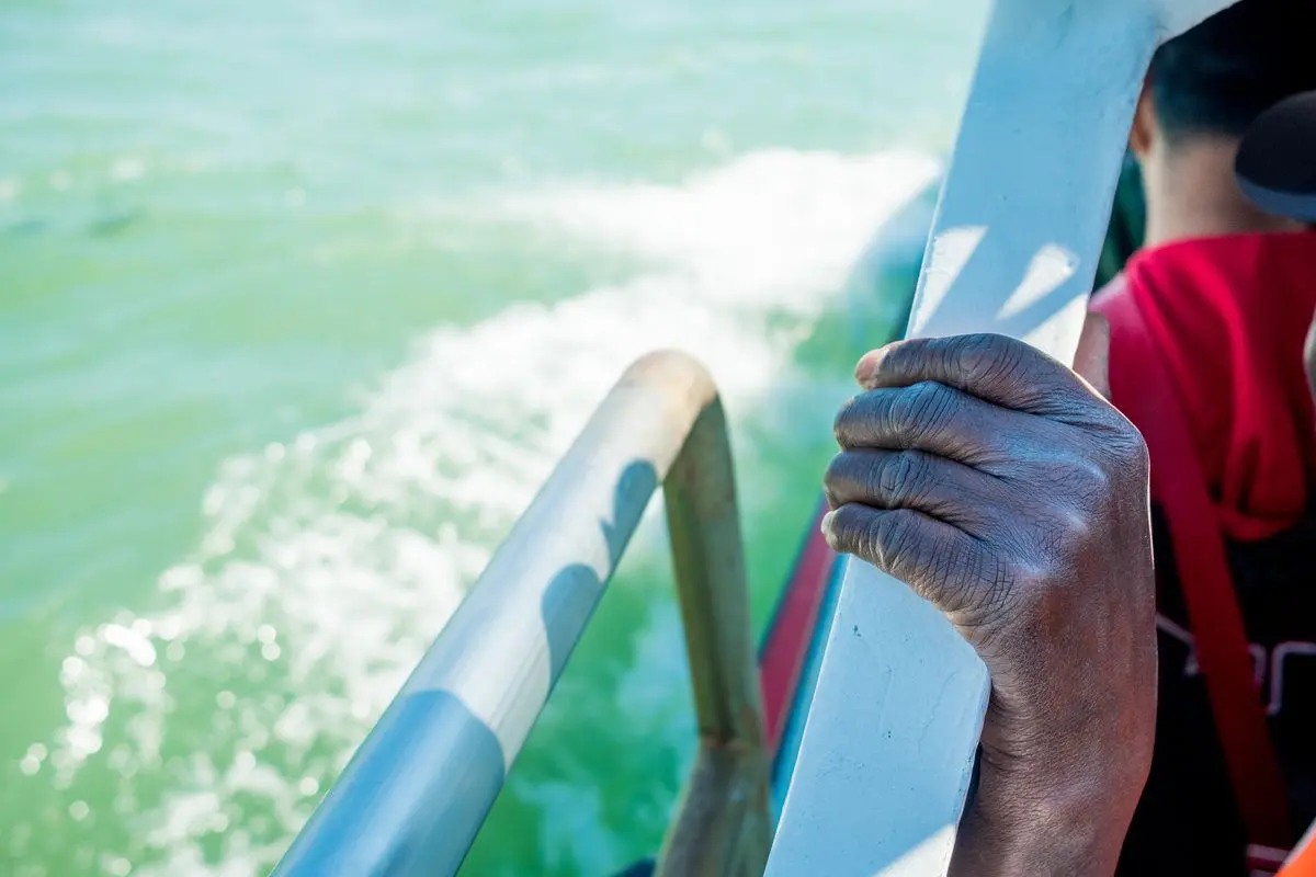 Migranti, il nuovo decreto crea confusione ed è discriminatorio: il Governo chiede 4,938 euro